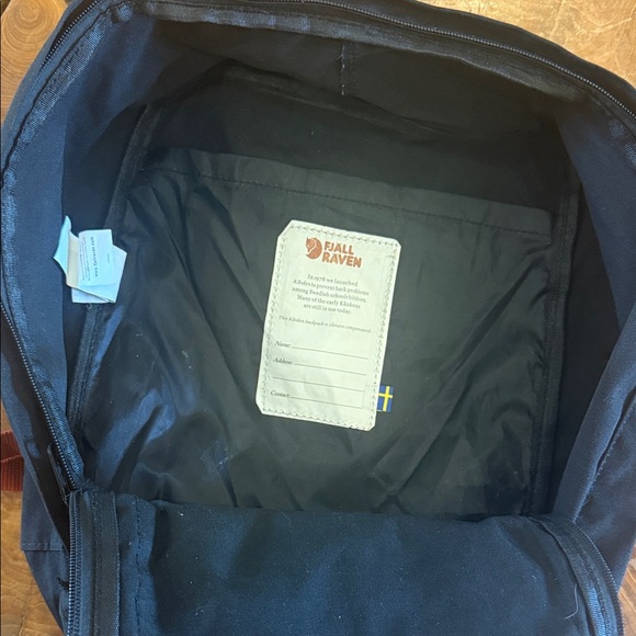 Fjallraven Kånken Black with Ox Red Handles Backpack - Picture 3 of 4